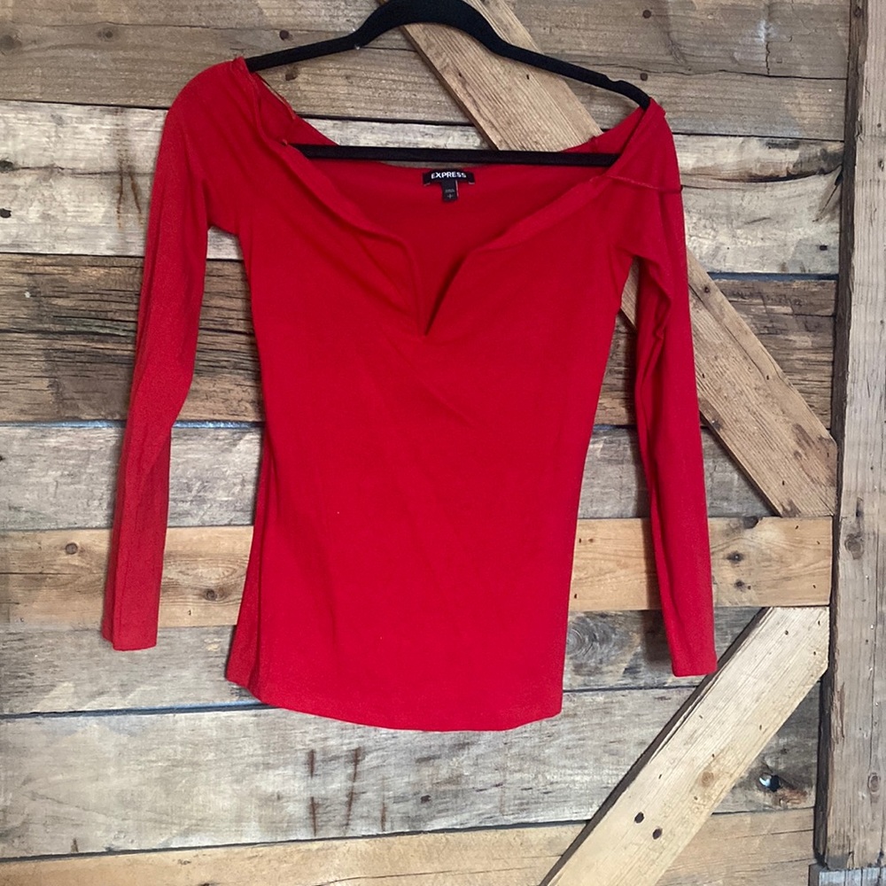 Long sleeve red top with V